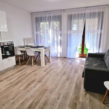 Holiday Residence With Private Garden Экстерьер фото